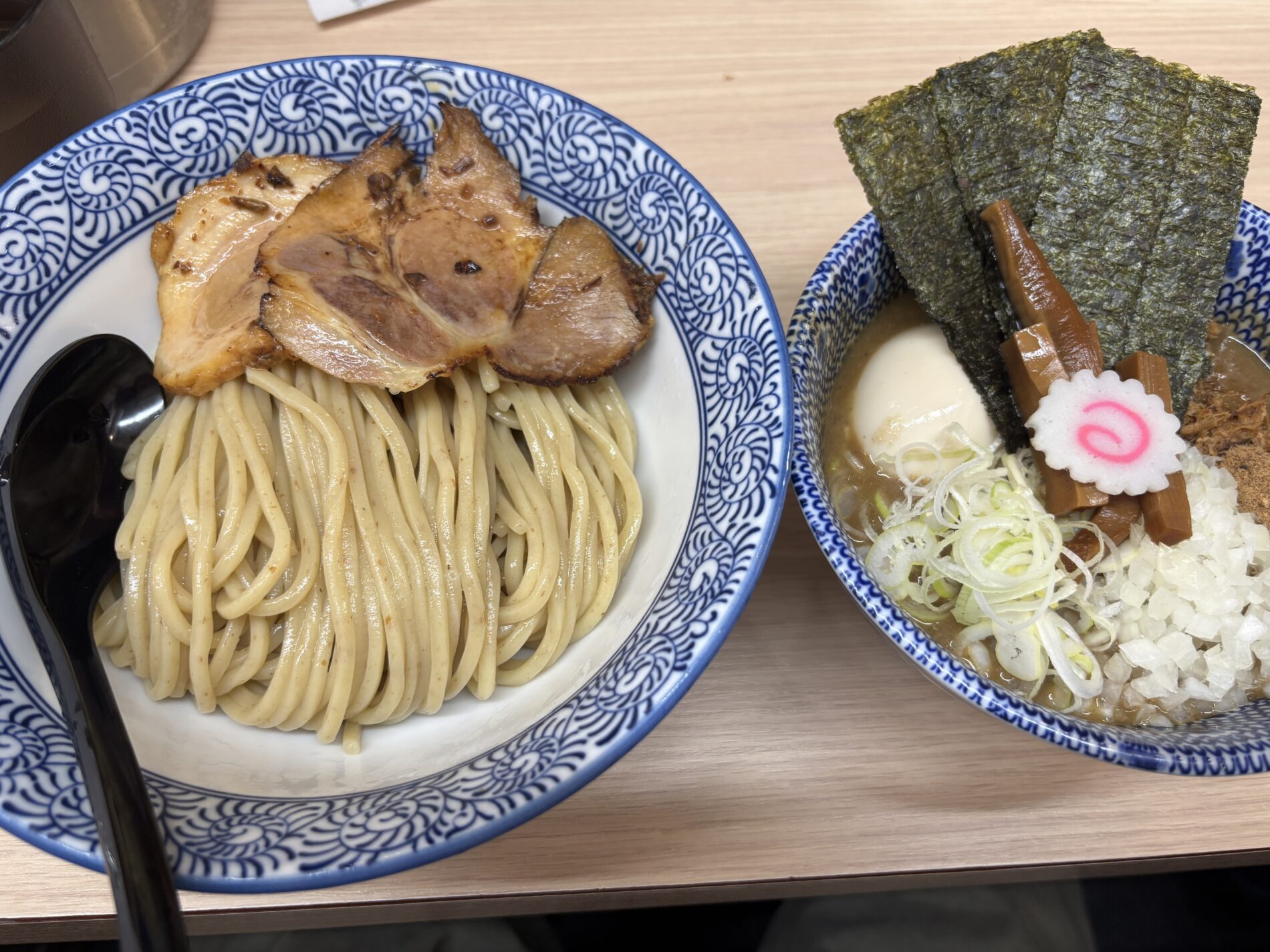 狼煙 大宮店 特製つけめん｜極太麺とスープの全体