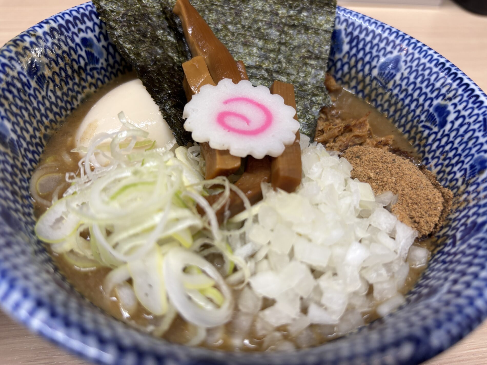 狼煙 大宮店 濃厚豚骨魚介スープ｜具材たっぷりのつけ汁